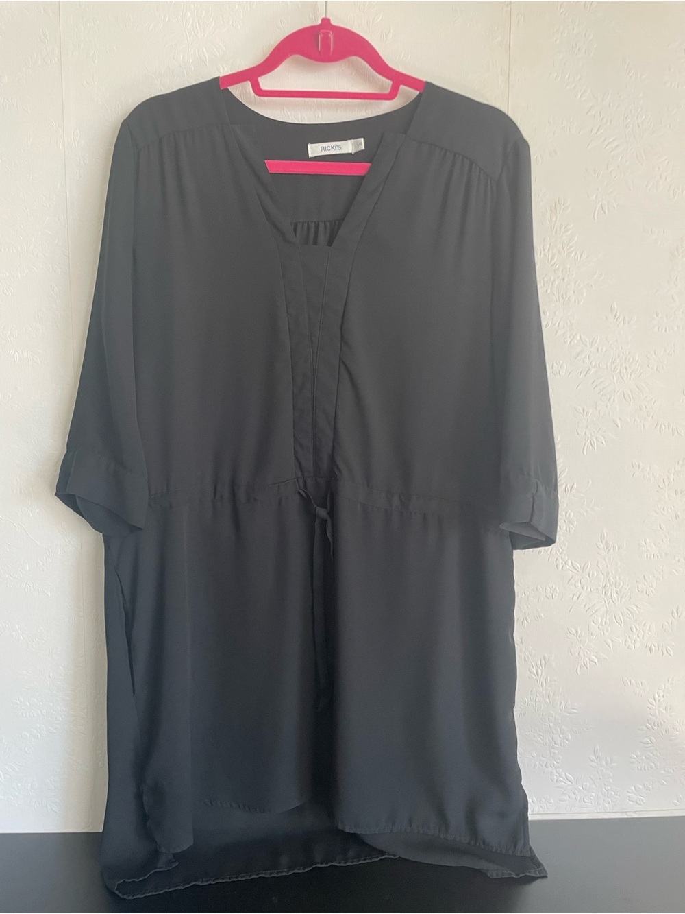 Reitmans Black V-Neck Tunic Top With Tie Waist.